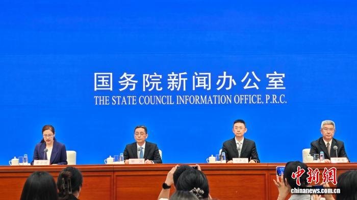 央行：人民币汇率预计会继续双向波动